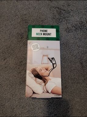 Universal Black Phone Neck Mount – Hands-Free Viewing